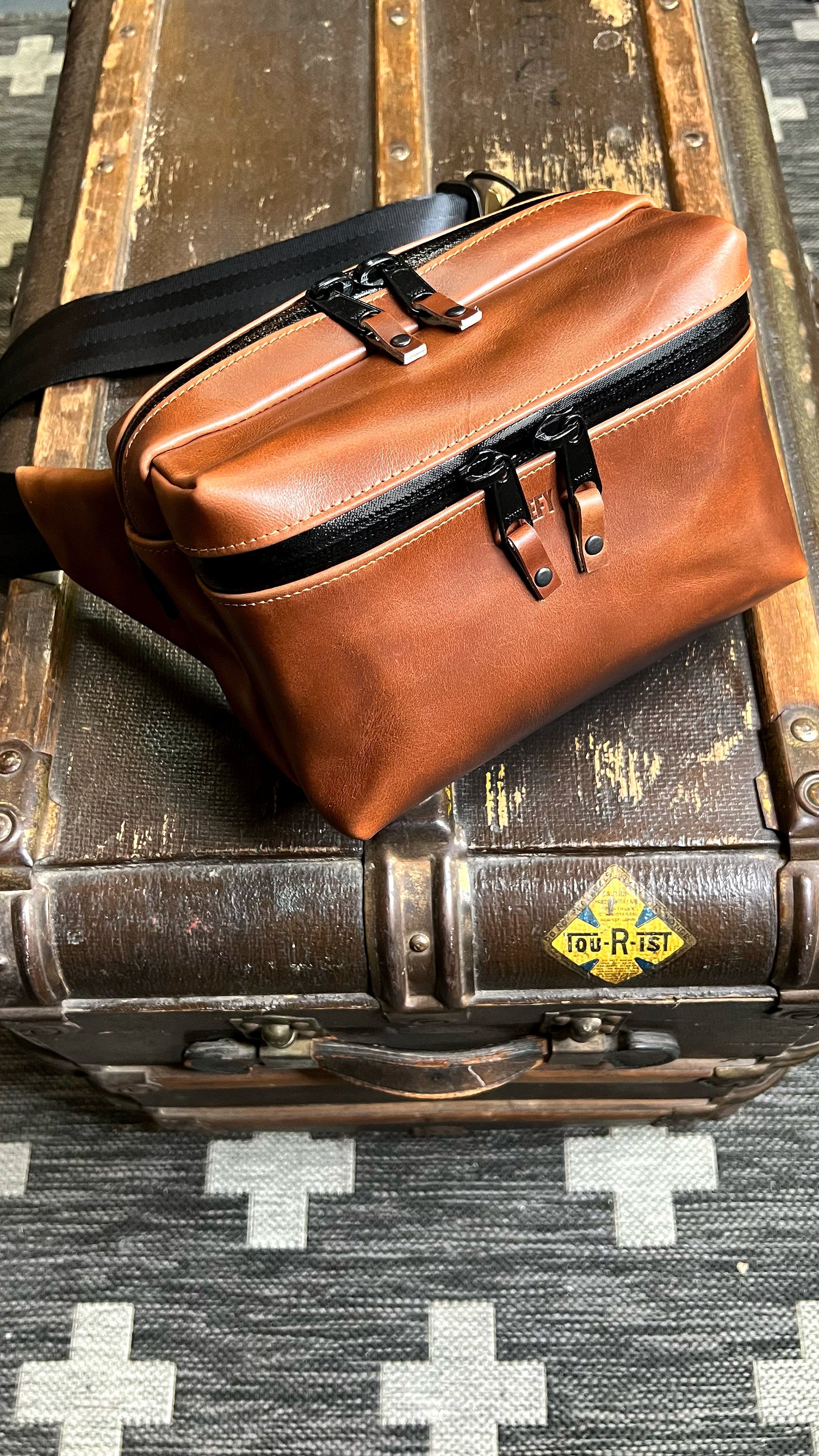 The Parker Fanny Pack 2.0 | Horween Cavalier Whiskey Leather – DEFY