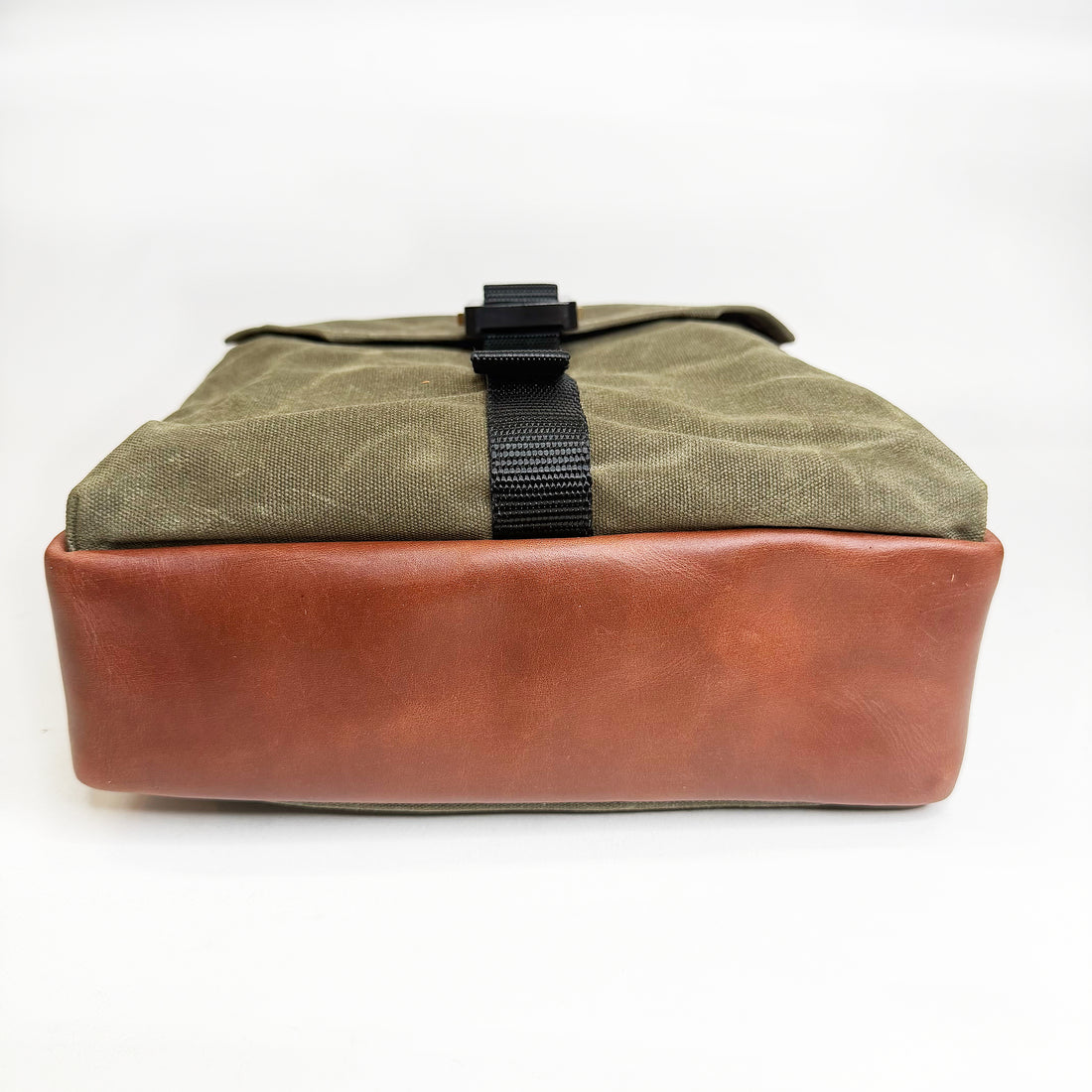 SHIPS IN 6-8 WEEKS / Defender DayTripper / Olive Drab TEXWAX™ Original Wax Canvas x TexWax™ Autumn Plaid Wax Canvas