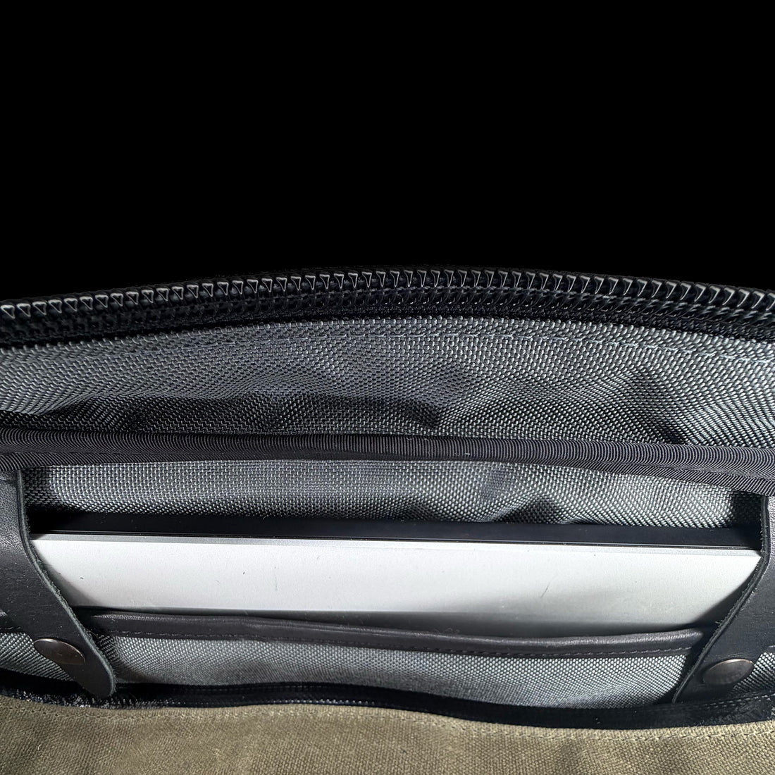 Defender Briefcase Olive Drab TexWax™ x Silver Lining Cordura / Last 1
