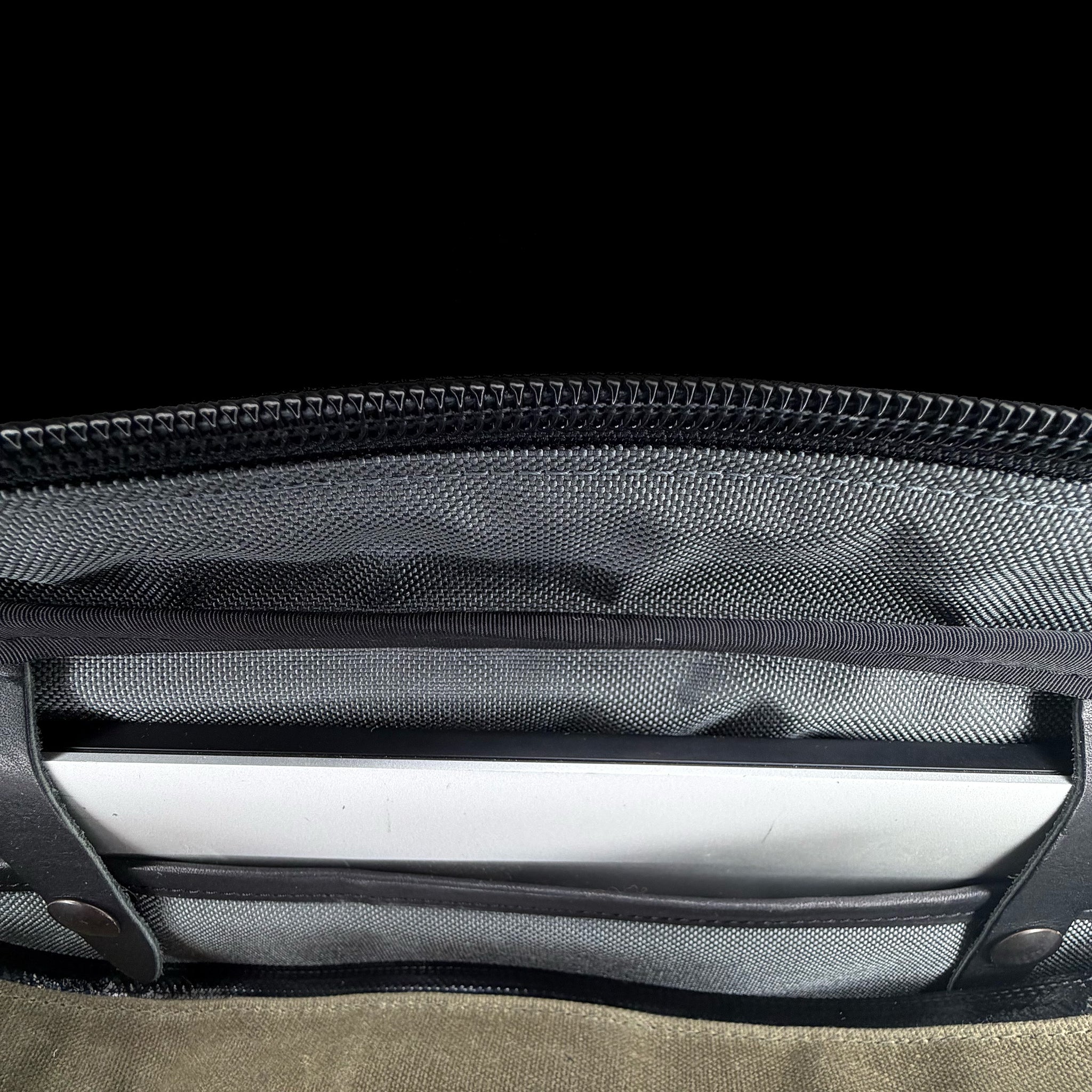 Defender Briefcase Olive Drab TexWax™ x Silver Lining Cordura / Limite ...