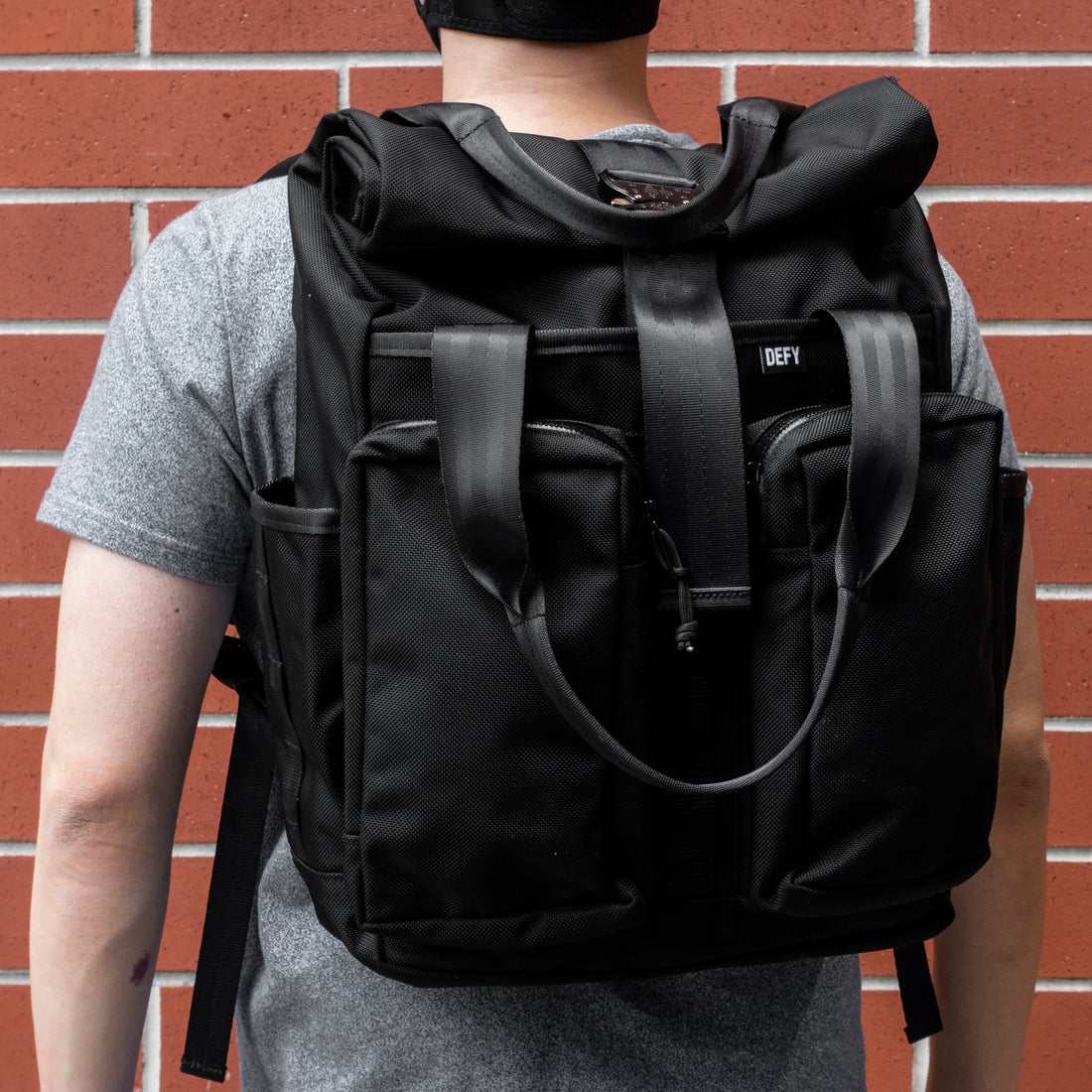 DEFY VerBockel Rolltop Pack（ブラック）バックパック - バッグ